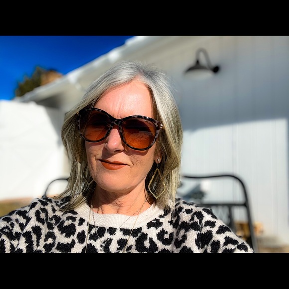 Meet your Posher, Stacie - Picture 3 of 6